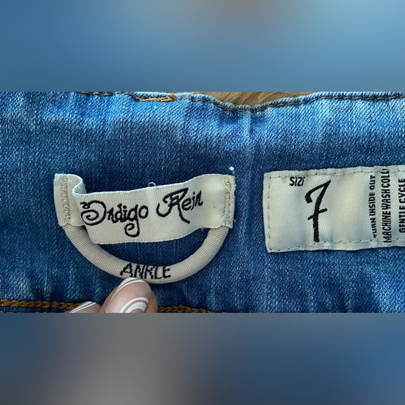 Indigo Rein size 7 ankle distressed women’s jeans - Picture 5 of 6